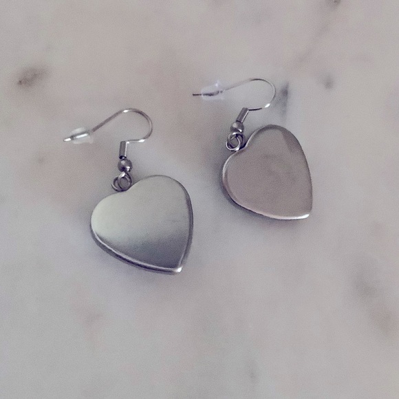 Trump Patriotic Earrings - Picture 3 of 3